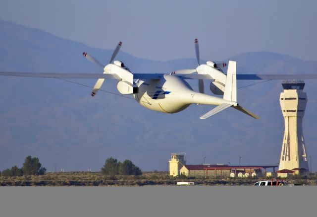 Νέο ρομποτικό αεροπλάνο της Boeing μένει στον αέρα για μέρες